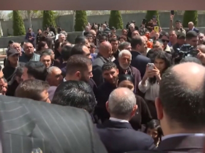 «Էսքան տարի ինչի՞ չէիք գալիս մեր տաճար, այս այցը ընտրությունների հետ է կապվա՞ծ». Եզդի կինը՝ Փաշինյանին