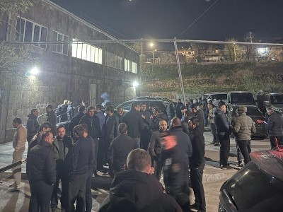 Դատարանը քննում է «Ուժեղ Հայաստանի» Արտաշատի գրասենյակից բերման ենթարկվածների խափանման միջոցի հարցը