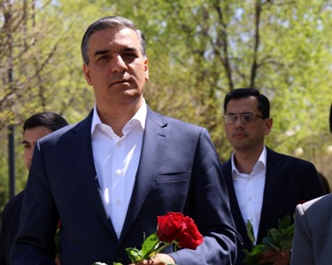 Կարեն Դեմիրճյանը նախադեպ է, որ հայը կարող է լինել հերոս՝ առանց զենքի. Արման Թաթոյան