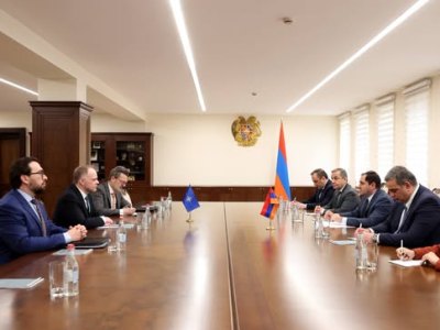 Armenia defense minister, NATO official discuss cooperation