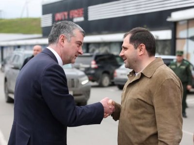 Armenia defense minister arrives in Georgia (PHOTOS)