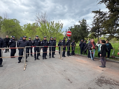 Вход в мемориальный комплекс Цицернакаберд закрыт: люди не могут подняться