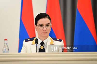«Грапарак»: Генпрокурору Армении подарили картину