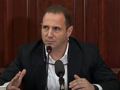 Դավիթ Տոնոյանը գովեստի խոսքեր է ասել երեկ ձերբակալված Արթուր Ավանեսյանի մասին