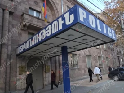Կինը ոստիկաններին հայտնել է, որ իր 9-ամյա տղայի հետ խաղացող երեխայի մայրը ապտակել է երեխային և քաշել ականջից