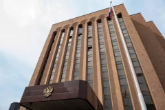 РИА Новости: В Ереване образовалась большая очередь к участку на выборах в Госдуму РФ