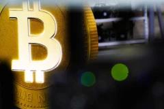 Стоимость биткоина упала ниже $63 тысяч
