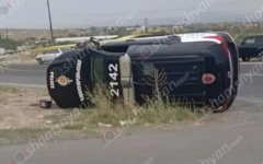 В Арагацотнской области столкнулись джип патрульной службы «Toyota» и «Hyundai»: «Toyota» перевернулась на бок