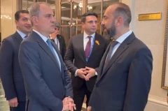 Արարատ Միրզոյանը Բիշքեկում կարճատև շփում է ունեցել Ջեյհուն Բայրամովի հետ