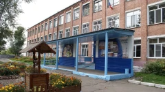 В Красноярском крае школьница напала на учительницу во время линейки: Пострадали 7 человек