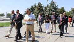 Հնդկաստանի Պաշտպանական ազգային քոլեջի հրամանատարի գլխավորած պատվիրակությանն այցելել է Ծիծեռնակաբերդի հուշահամալիր