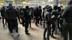 Сотни протестующих в масках заблокировали крупнейший паромный порт Великобритании