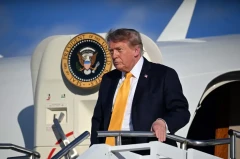 Трамп стал брюнетом? Новая прическа президента США взорвала соцсети