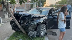 Էրեբունի–Աթոյան խաչմերուկում բախվել են Chevrolet Volt-ը և Hongqi-ն․ վերջինս բախվել է ծառին․ կա վիրավոր