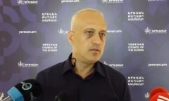 Հո Աֆղանստանո՞ւմ չենք, որ ավտոմատներով գան ավագանու նիստին. Տեր–Եսայանը՝ իրեն ծեծի ենթարկելու գործի մասին