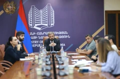 Министр экономики Армении обсудил с производителями роз насущные вопросы