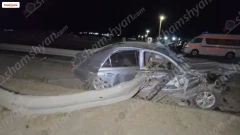 Պռոշյանում 40-ամյա վարորդը «Toyota»-ով մխրճվել է երկաթե արգելապատնեշների մեջ և հայտնվել ու բաժանարար գոտում․ նա հիվանդանոցում մահացել է