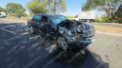 В Армавирской области столкнулись «Mercedes» и «Hyundai Kona»: есть пострадавший