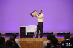Մենք նոր-նոր ենք պետություն դառնում. Արարատ Միրզոյան