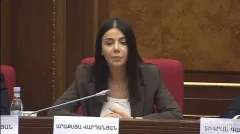 «Ժողովուրդ». Գրատախտակի գնացած Արաքսյա Վարդանյանը ծանր վիճակում է․ նա արտասվում էր