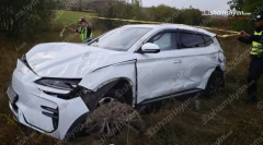 Գեղարքունիքում բախվել են BMW X6-ը և BYD-ն․ վերջինս հայտնվել է դաշտում․ BMW X6-ի վարորդը դիմել է փախուստի. կան վիրավորներ