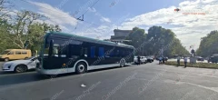 Երևանի Ֆրանսիայի հրապարակում տրոլեյբուսի լարերը պոկվել և վնասել են տրոլեյբուսը, «Honda»-ն և «Toyota Camry»-ն