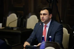 «Կրոնական տուրիզմի». Էջմիածնի քաղաքապետը ինչու է եկել «Աղոթքի նախաճաշ»–ին (վիդեո)