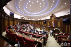 Партия Пашиняна займется Церковью: Парламент Армении поддержал скандальную инициативу властей на фоне бойкота оппозиции