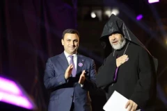 Եկեղեցու դեմ արշավին միացած Սիոն Սրբազանին «Էջմիածին քաղաքի պատվավոր քաղաքացի» մեդալ են շնորհել