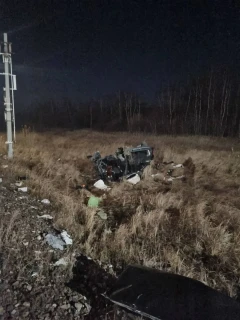В Еврейской автономной области РФ микроавтобус выехал на пути перед поездом: погибли шесть человек