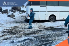 «Քարի լիճ» տանող ավտոճանապարհին արգելափակված ավտոբուսի 49 ուղևորները տեղափոխվել են Ամբերդ բնակավայր