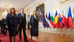 В Болгарии проходят президентские выборы: действующая глава государства лидирует с большим отрывом