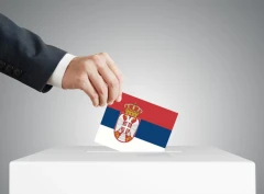 В Сербии начались внеочередные выборы в парламент на фоне почти двух лет студенческих протестов