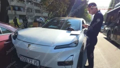 Երևանում Deepal-ը վրաերթի է ենթարկել տատին ու թոռանը, ապա բախվել կայանված Mercedes-ին, վերջինա էլ՝ Nissan Tiida-ին