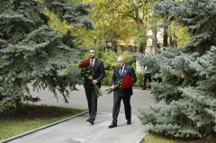 Премьер-министр Армении отдал дань памяти жертвам 27 октября