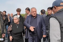 Աղջիկ ջան. Սասուն Միքայելյանը հունից դուրս եկավ եւ հարցերի չպատասխանեց (վիդեո)