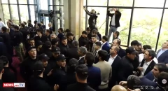 «Մեկիդ օգնականը իրան լավ չպահեց, ոտը ո..ից պոկելու եմ». ՔՊ–ական պատգամավորը՝ միջանցքում