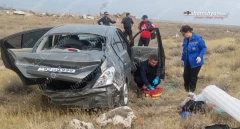 Նոր Գեղի-Աշտարակ ճանապարհին Nissan-ը բախվել է հողաթմբերին, քարերին, մի քանի պտույտ շրջվել և հայտնվել դաշտում. կա վիրավոր