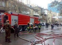 Пожар в жилом доме в Баку – есть жертвы