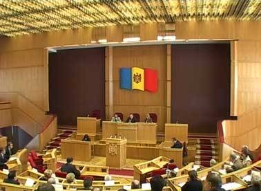 КС принял решение о роспуске парламента Молдавии