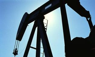 В Баку почти сутки не могли остановить выброс смеси воды и газа