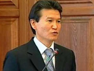 Kirsan Ilyumzhinov re-elected FIDE President