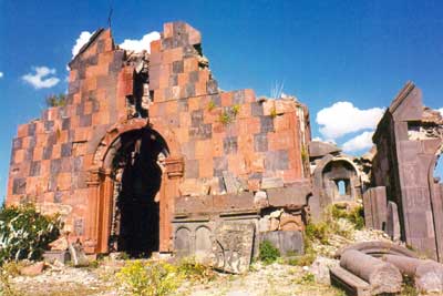 Ճարտարապետ. Հավուց Թառ եւ Աղջոց եկեղեցիները հաջորդ տարի կվերածվեն քարակույտերի
