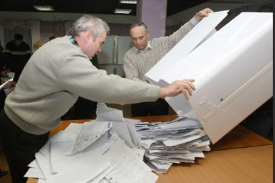 На парламентских выборах в Латвии лидирует проправительственный правоцентристски