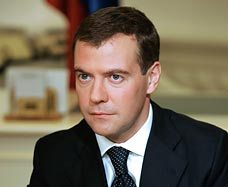 Медведев поздравил Джигарханяна с юбилеем и наградил орденом