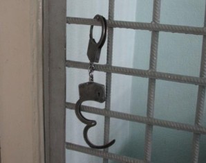 Во Франции начали арестовывать людей, не желающих работать на 2 года больше