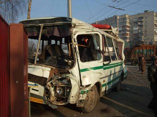 В Казахстане столкнулись 4 автомашины: погибли 11 человек