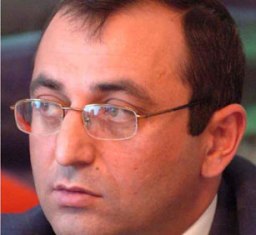 Арцвик Минасян: Бюджет 2011 года более углубляет угрозы, стоящие перед нашей стр