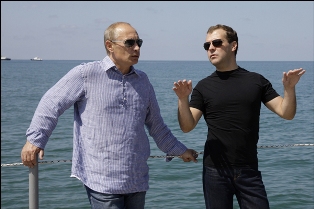 Всего 2% - и Медведев обгонет Путина