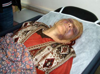В Турции невестка избила свою 90-летнюю свекровь и заперла ее в чулане